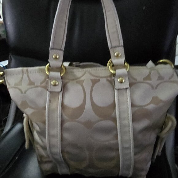 EUC Coach Daisy Poppy Signature C Print Tote - Picture 8 of 13